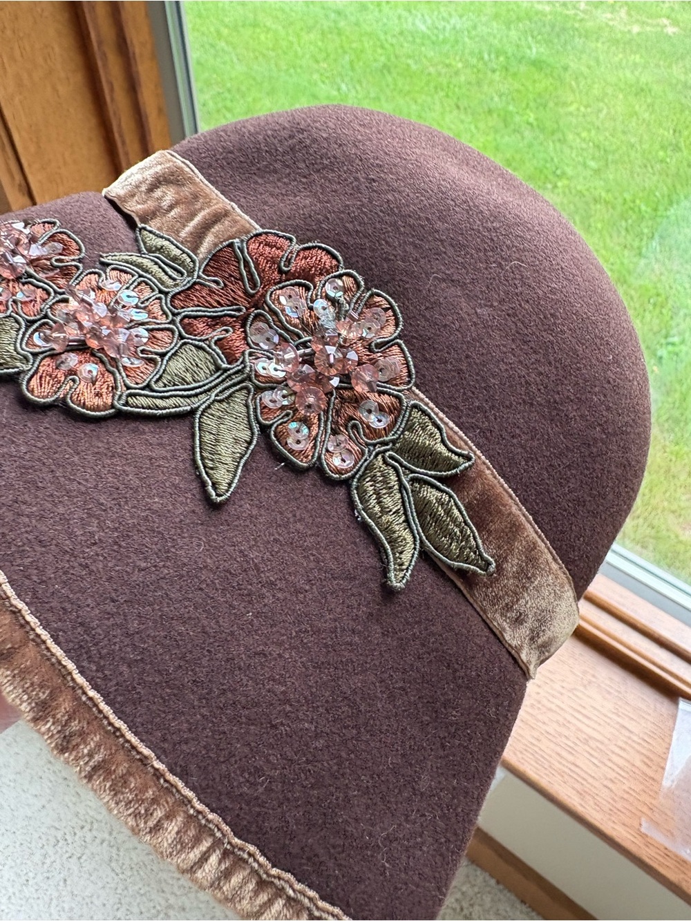 Vintage NWT Toucan Cloche Hat Brown Floral Velvet-Trim Wool M/L - Picture 4 of 8
